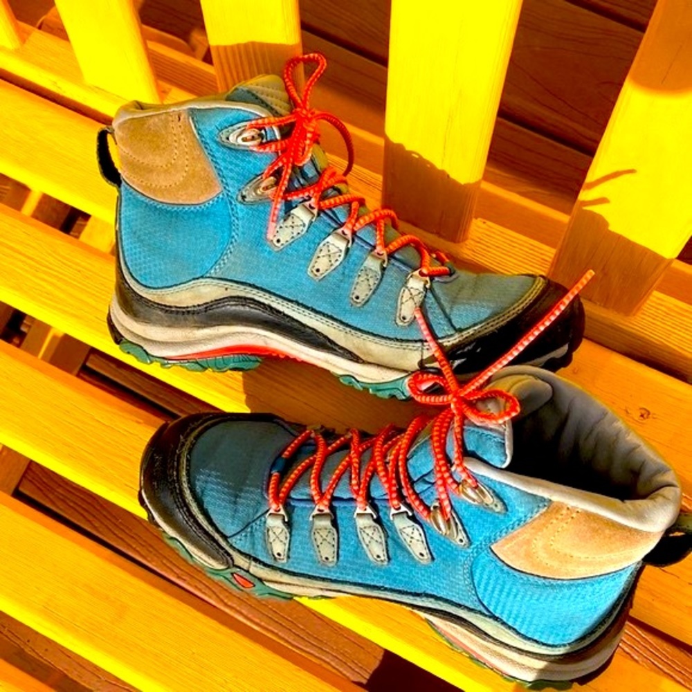 Oboz Hiking Tennis shoe/boot in great wearing/hiking cond.Soles & laces perfect